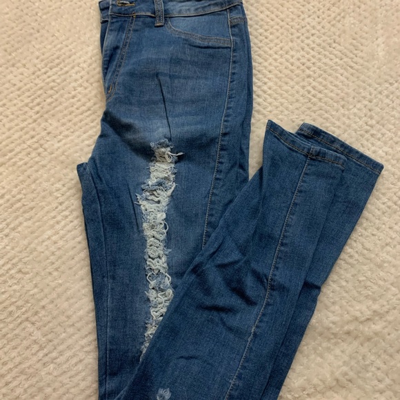 Fashion Nova - medium wash jeans - stretch - Picture 2 of 3